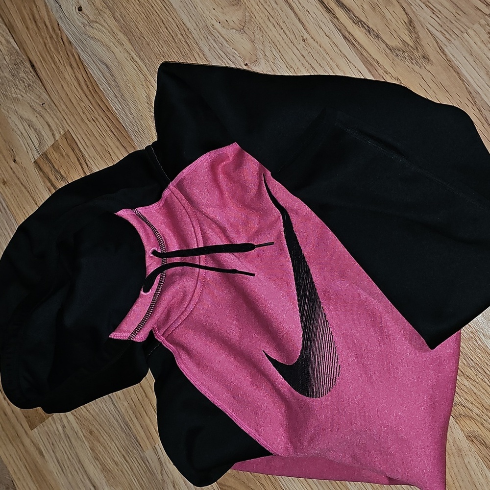 Nike Women's Medium Therma-fit hoodie